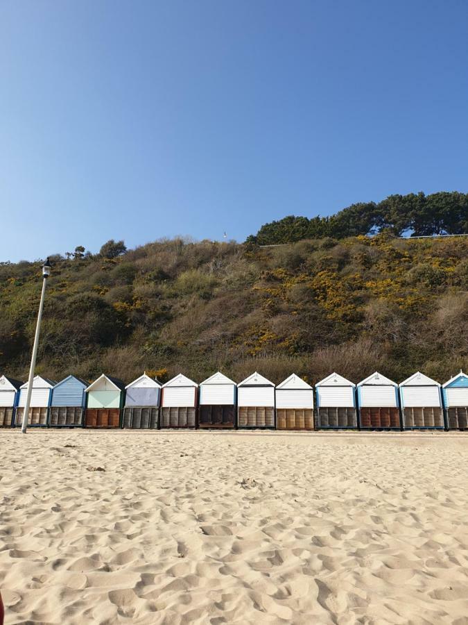 Holiday Home Hot Tub & Sauna 伯恩茅斯 外观 照片